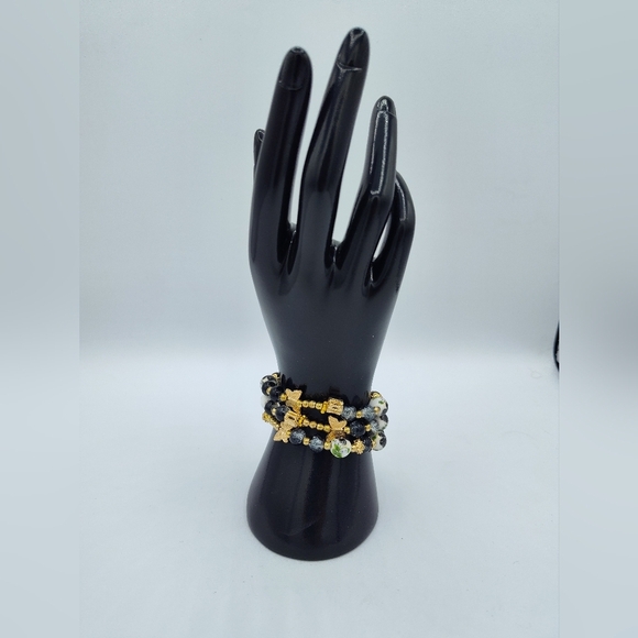 Unbranded Jewelry - NWOT Glass Bead Gold and Black Bracelet With Adorable Butterfly Accents